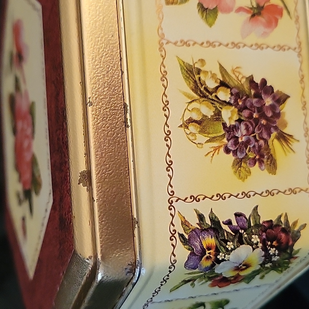Vintage Rose 🌹 Octagon  Tin - Picture 11 of 16
